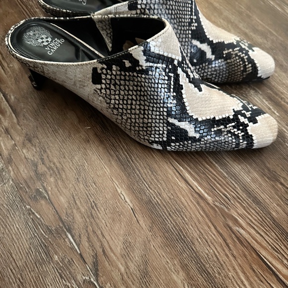 Vince Camuto Alexie Mules | Black Ivory Snake Print | Size 10 - Picture 3 of 8
